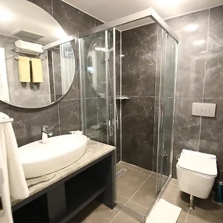 فندق Grand Dora 3*